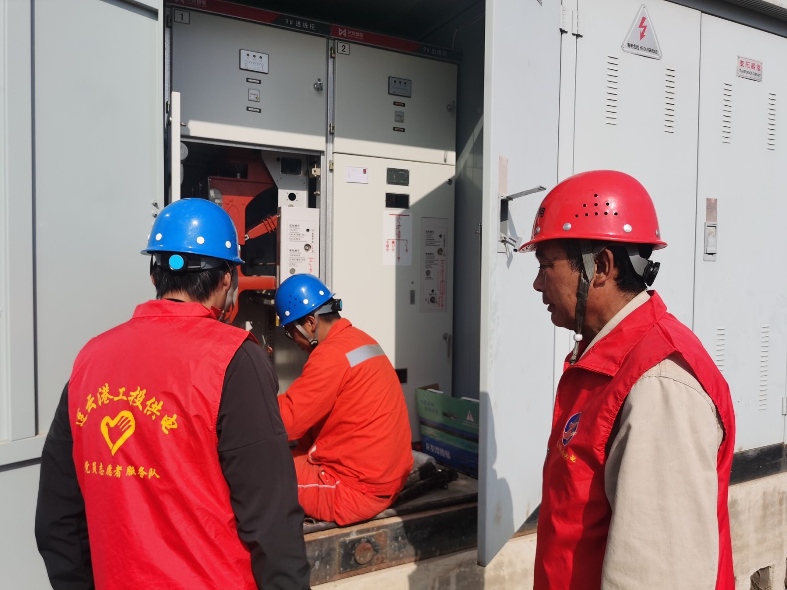 1681777424254046081.jpg 徐南供電所主動上門 提供優(yōu)質服務(1).jpg